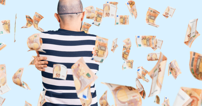 „Îmbrățișarea, noua tactică a infractorilor: povestea unui sucevean care a pierdut telefonul. Detaliile oferite de autorități” 1 noua metoda a hotilor imbratisarea cazul unui sucevean ramas fara telefon explicatiile politistilor 68a1d532a2313