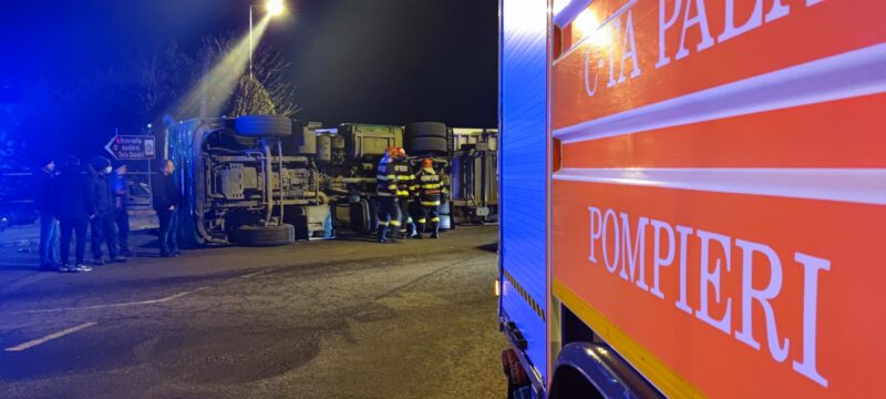 Accident pe DJ223: O cisternă s-a răsturnat între Dunărea și Seimenii Mari 1 o cisterna s a rasturnat pe dj223 intre dunarea si seimenii mari 68af68c786cf3