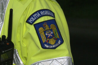 o femeie de 28 de ani a fost arestata preventiv dupa ce a agresat un politist 689c7d610f038
