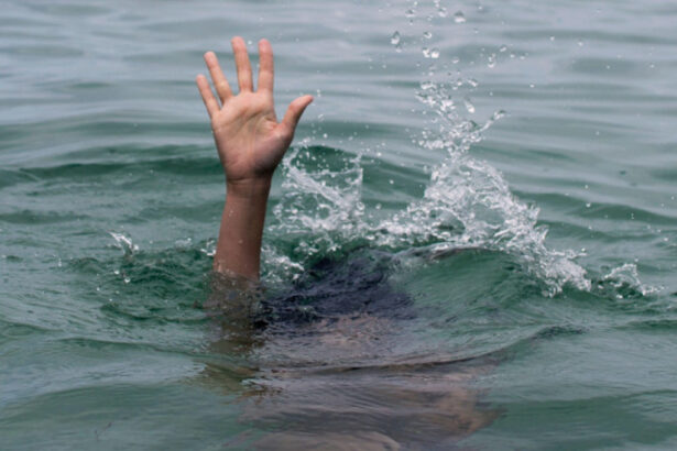 o tanara din craiova a fost salvata de la inec in creta de un politist din sebes aflat in concediu 689667bc38376