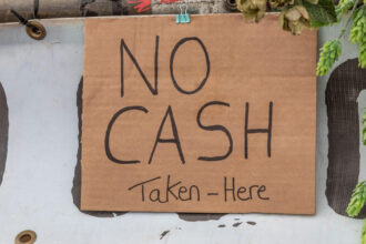 o tara unde banii cash fac legea si cei mai multi oameni nu au cont bancar ar putea fi primul stat din lume care interzice bancnotele 6896df374fc0c