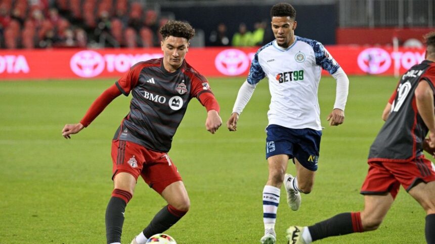 OFICIAL: Starul român din MLS a făcut pasul în Superligă astăzi! 1 oficial decarul roman din mls prezentat in exclusivitate de sport ro a semnat azi in superliga 689c7f189821e