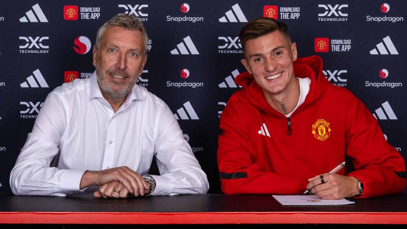 OFICIAL: Manchester United își dezvăluie noul star atacant, achiziționat cu 85 de milioane de euro! 1 oficial manchester united si a prezentat atacantul de 85 de milioane de euro 6897212544aa4