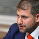 Ilan Șor, oligarhul în exil, oferă 3.000 de dolari lunar susținătorilor protestelor împotriva guvernului din Moldova. Răspunsul forțelor de ordine 3 oligarhul fugar ilan sor promite 3 000 de dolari pe luna protestatarilor antiguvernamentali din moldova reactia politiei 689a2e9247877