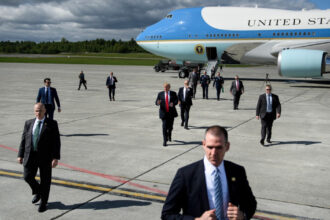 om pentru om arma pentru arma culisele uriasei operatiuni de pregatire a intalnirii dintre putin si trump in alaska 689f0e81822e0