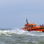 Misiune de salvare pe mare la Mangalia: o barcă cu trei oameni adusă în siguranță de ARSVOM 2 operatiune de salvare pe mare la mangalia ambarcatiune cu trei persoane remorcata de arsvom 68b3f3c0ce2ae