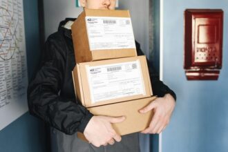 operatorii postali din europa restrictioneaza expedierea de colete catre sua 68a807f341e17