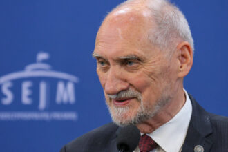 parlamentul polonez a votat pentru ridicarea imunitatii fostului ministru al apararii antoni macierewicz ce i se imputa acestuia 68935d128eed0