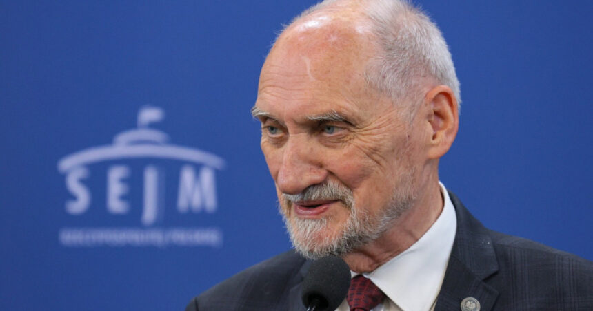 Parlamentul Poloniei a decis să îi retragă imunitatea fostului șef al Apărării Antoni Macierewicz. Ce acuzații i se aduc? 1 parlamentul polonez a votat pentru ridicarea imunitatii fostului ministru al apararii antoni macierewicz ce i se imputa acestuia 68935d128eed0