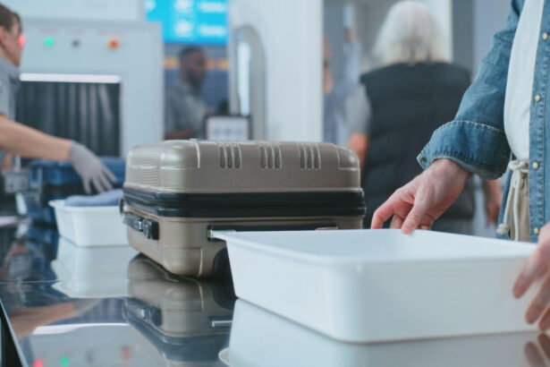 pasagerii de pe aeroportul otopeni vor putea calatori cu recipiente de lichide mai mari in bagajele de mana termenul anuntat de cnab 68a9cb7aec83c