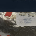 Pasagerii evrei de la un zbor Iberia au găsit un mesaj surprinzător pe tava cu mâncare cușer: „Libertate pentru Palestina!” 2 pasagerii evrei ai unui zbor iberia s au trezit cu sloganul free palestine in tava cu mancare cuser 6891ce1693aad