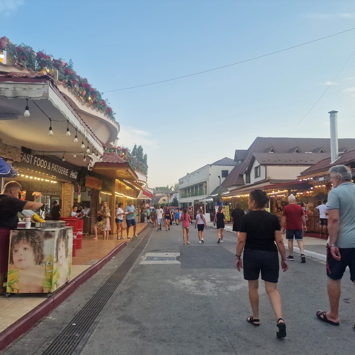 Casa Covasna din Satul de Vacanță, în centrul unui conflict legal cu Consiliul Local Constanța! Terenul căsuței, miza disputei. 1 patronii de la casa covasna din satul de vacanta au dat in judecata consiliul local constanta la mijlocul litigiului terenul pe care se afla casuta 689600dfdac28