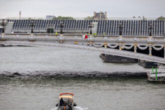 patru cadavre descoperite de politisti in fluviul sena langa paris un barbat a fost arestat fiind banuit de crima 68a601c7bd0a3