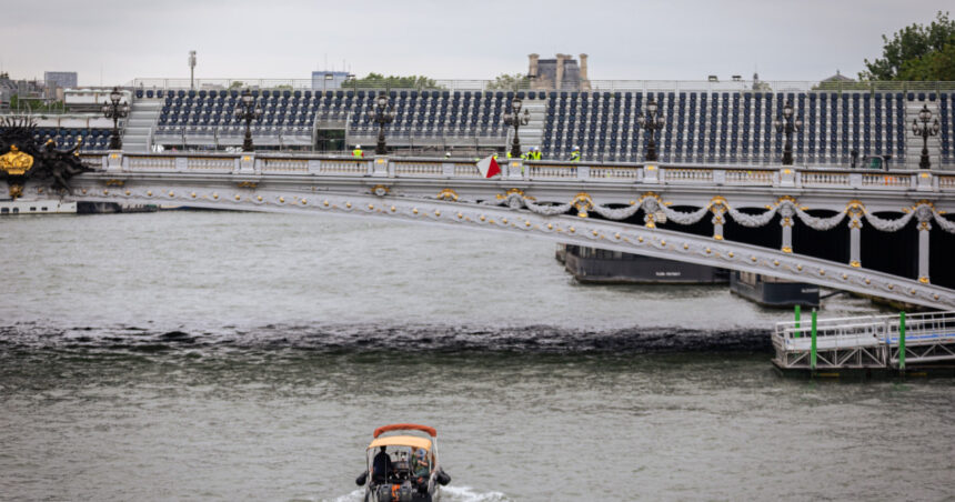 Patru trupuri găsite în fluviul Sena, în apropierea Parisului. Un suspect reținut pentru omor. 1 patru cadavre descoperite de politisti in fluviul sena langa paris un barbat a fost arestat fiind banuit de crima 68a601c7bd0a3