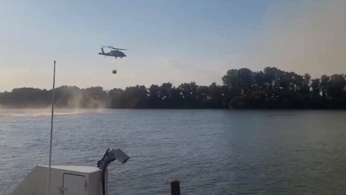 Pompierii persistă în lupta cu flăcările din Delta Dunării, ajungând la a opta zi de eforturi neîntrerupte. 1 pentru a opta zi consecutiva pompierii continua misiunea de lichidare a incendiul din delta dunarii 6899f8c22728f