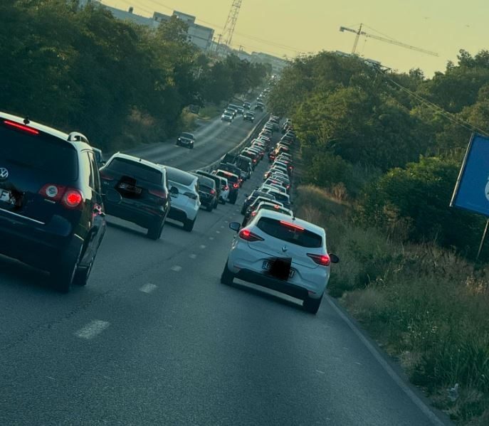 Explozie iminentă după un accident în Ovidiu, zona Popas Cișmea: o persoană rănită, transportată de echipajul de urgență 1 pericol de explozie dupa un accident rutier in ovidiu zona popas cismea o victima preluata de echipajul saj 689e1b702235b