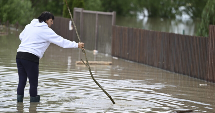 Atenție la inundații în 15 județe: hidrologii au alertat cu coduri portocaliu și galben, inclusiv în Suceava și Neamț! 1 pericol de inundatii pe rauri din 15 judete hidrologii au emis cod portocaliu si galben sunt vizate si suceava si neamt 6891e01b91030