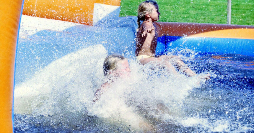 Capcanele ascunse ale piscinelor: Specialiștii în boli infecțioase dezvăluie germenii din bazinele publice și soluțiile pentru a te proteja de ei 1 pericolul din piscina expertii in boli infectioase explica ce germeni se ascund in bazinele publice si cum pot fi evitati 689d7c0882da0