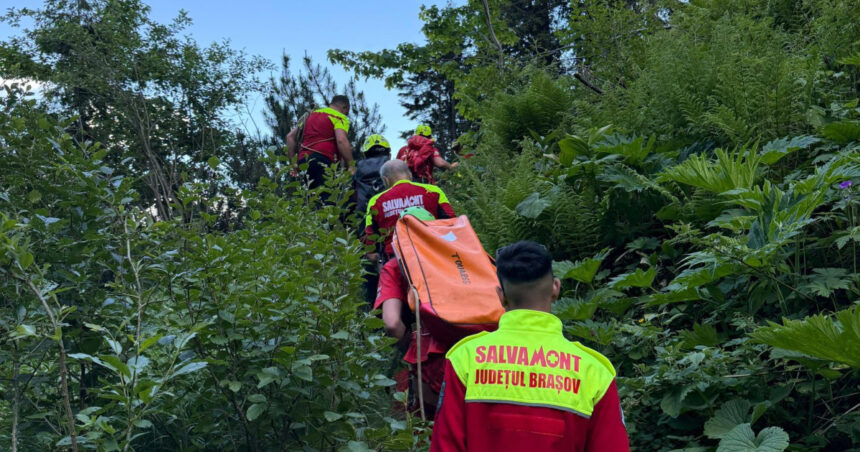 Mai mult de 30 de oameni salvați din zona montană în ultimele 24 de ore. Zeci de solicitări către echipele Salvamont! 1 peste 30 de persoane salvate de pe munte in ultimele 24 de ore zeci de apeluri la salvamont 68aac229374c5