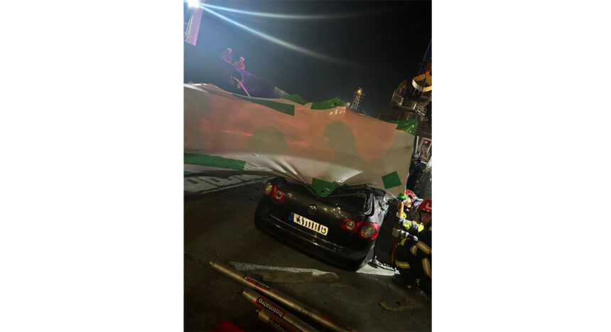Căderea unui picior de macara a zdrobit o mașină în Portul Constanța: șoferul a rămas blocat în interior 1 piciorul unei macarale s a prabusit peste o masina in portul constanta soferul autoturismului a fost prins in interior 688f0de65f67a