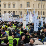 Uniformele se mobilizează: Pensiile și salariile noastre nu mai pot fi ignorate! 3 politistii ameninta cu greva in cazul in care guvernul le ameninta pensiile bataia de joc la adresa pensiilor militare si a salariilor noastre trebuie sa inceteze 68b1ec18713e9