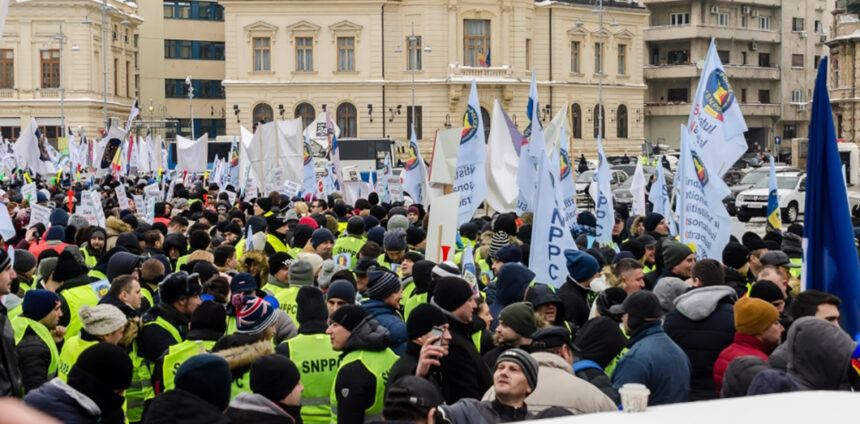 Uniformele se mobilizează: Pensiile și salariile noastre nu mai pot fi ignorate! 1 politistii ameninta cu greva in cazul in care guvernul le ameninta pensiile bataia de joc la adresa pensiilor militare si a salariilor noastre trebuie sa inceteze 68b1ec18713e9
