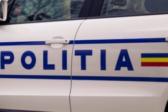 politistii negociaza cu un barbat baricadat in casa care si ar fi omorat copilul 68b18c71d2a32