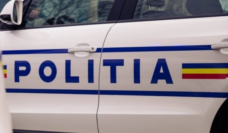 Intervenție dramatică: Forțele de ordine discută cu un bărbat izolat în locuință, suspectat de uciderea fiului său 1 politistii negociaza cu un barbat baricadat in casa care si ar fi omorat copilul 68b18c71d2a32