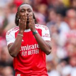 Povestea lui Eberechi Eze: Tânărul care a înfruntat obstacolele, cu lacrimi și determinare, pentru a ajunge la visul său de a juca la Arsenal 3 portret eberechi eze baiatul care nu a renuntat fotbal jucat in cusca lacrimi refuzuri si visul numit arsenal 68ab033402ce4