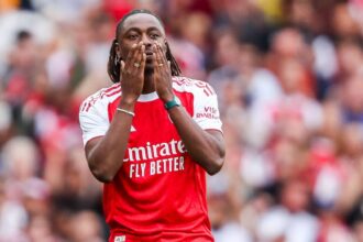 portret eberechi eze baiatul care nu a renuntat fotbal jucat in cusca lacrimi refuzuri si visul numit arsenal 68ab033402ce4