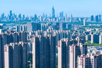 prabusire totala pentru fostul varf de lance al economiei chinei gigantul imobiliar evergrade a fost delistat de la bursa de valori 68ad3ab04d38b