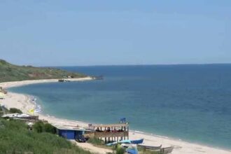 prefectura constanta confirma ceea ce stia toata romania pe plaja din tuzla sunt constructii ilegale printre ele cea a fiului subprefectului constantei 68a31aee525b6