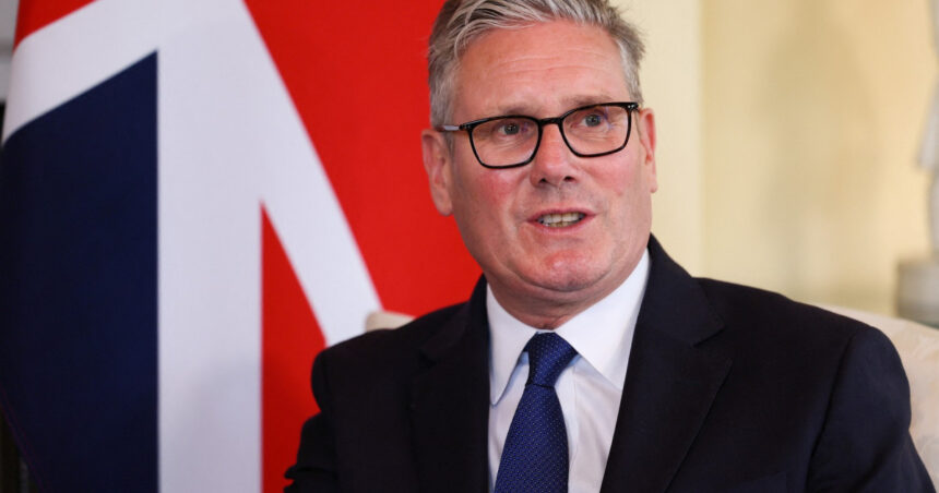 Keir Starmer, premierul britanic, îl critică pe Andrew Tate și trage un semnal de alarmă pentru tinerii vulnerabili la influențele negative ale „masculinității toxice” din mediul digital. 1 premierul britanic keir starmer il mustra pe andrew tate si avertizeaza baietii expusi riscului masculinitatii toxice din online 6894cfe95e13f