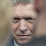 Robert Fico, în centrul controversei la Bratislava pentru lipsa de suport acordat conaționalilor agresați în Serbia 3 premierul robert fico tinta criticilor opozitiei de la bratislava pentru ca nu a ajutat un grup de slovaci atacati in serbia 68a18490cb6c2