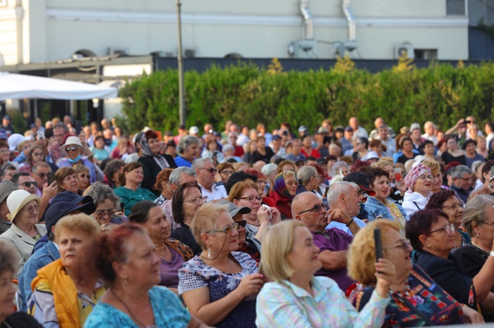 Distincții pline de semnificație pentru vârstnicii și cuplurile din Constanța, ce sărbătoresc clipe memorabile ale existenței lor 1 premii simbolice pentru seniorii si cuplurile din constanta care marcheaza momente importante din viata 68b02da67d5ab