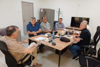 presedintele organizatiei judetene pnl constanta bogdan hutuca s a intalnit astazi cu reprezentantii sindicatelor si organizatiilor de rezervisti ce au discutat 689c71a12347a