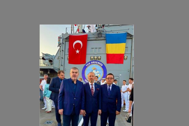 presedintele udttmr gelil eserghep prezent la receptia organizata la bordul fregatei orucreis prezenta la constanta iata cine a mai participat la eveniment 689ee478a3f00