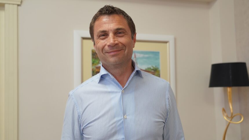 Primarul din Mangalia, prins în plasa corupției cu o mită de 645.000 de euro! 1 primarul din mangalia retinut pentru cinci infractiuni de luare de mita el a pretins si primit suma totala de 645 000 de euro 68a70b4bcbaed