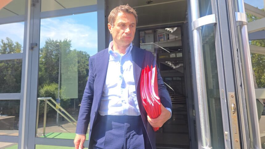 Primarul Mangaliei, Cristian Radu, reținut! Curtea de Apel Constanța a hotărât după o sesiune de deliberare de peste patru ore. 1 primarul mangaliei cristian radu arestat decizia a fost luata de curtea de apel constanta dupa deliberari de peste patru ore 68af1eeb8e926