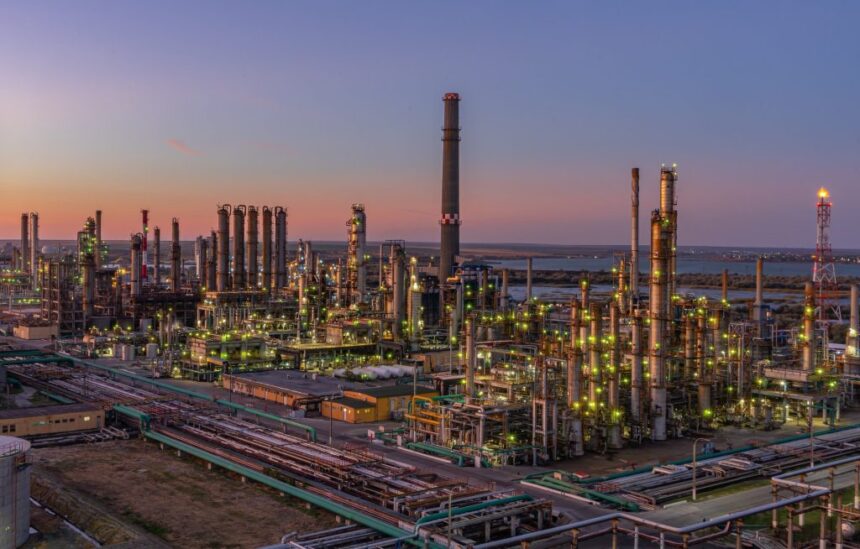 Rafinăria Petromidia își amplifică producția cu 65% în prima jumătate a anului! 1 productia rafinariei petromidia a crescut cu 65 in primele 6 luni 68a344e84046f