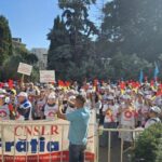 Sindicaliștii își fac auzită vocea în fața Prefecturii din Constanța 3 protest al sindicalistilor in fata prefecturii constanta 68aed17785198