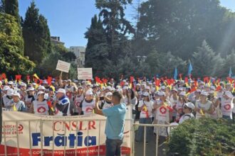 protest al sindicalistilor in fata prefecturii constanta 68aed17785198