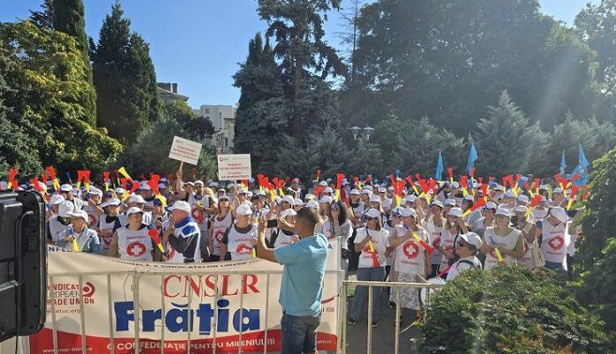 Sindicaliștii își fac auzită vocea în fața Prefecturii din Constanța 1 protest al sindicalistilor in fata prefecturii constanta 68aed17785198