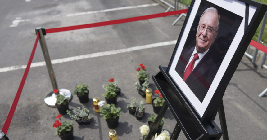 Miting programat joi în București împotriva decretului de doliu național pentru fostul președinte Ion Iliescu 1 protest anuntat joi in bucuresti fata de decretarea doliului national in memoria fostului presedinte ion iliescu 68932de755fa5