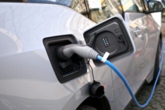 rabla 2025 cat vor primi romanii pentru masinile electrice si hibride 68a886cc80d82