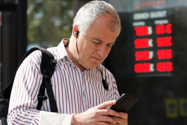 razboiul din ucraina face moscova sa stranga cureaua economist rusii nu vor mai trai la fel de confortabil ca acum reuters 68a61d9024a85