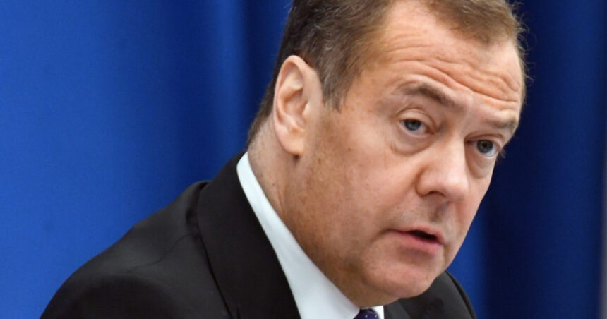 Medvedev își exprimă opinia după întâlnirea Putin-Trump din Alaska: Trei lecții esențiale de la fostul lider rus 1 reactia lui medvedev dupa summitul putin trump din alaska cele trei concluzii prezentate de fostul presedinte rus 68a07c8fce7ee