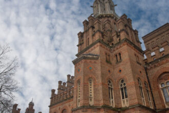record de inscrieri la universitatea din cernauti de ce aleg tot mai multi absolventi de liceu din ucraina sa studieze aici 68988fb22a440