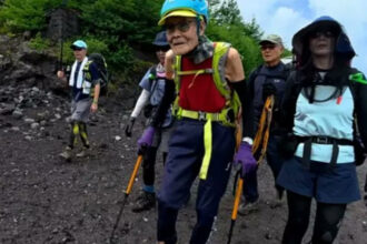 record la 102 ani un japonez a devenit cel mai in varsta om care a ajuns pe varful muntelui fuji 68ad9d1950169