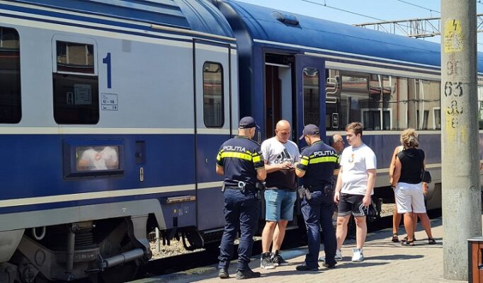 CFR și poliția din Constanța, acțiuni coordonate în gările locale – peste 100 de sancțiuni aplicate! 1 reprezentantii cfr si politistii constanteni actiuni in statiile de cale ferata au aplicat peste 100 de amenzi 689b436d92109